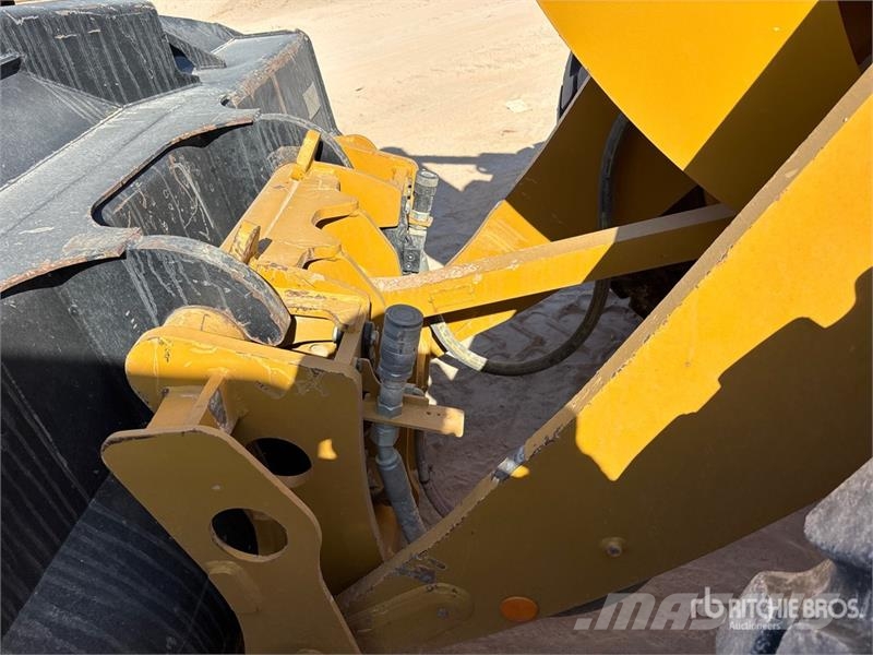 CAT 930M Kolesni nakladalci
