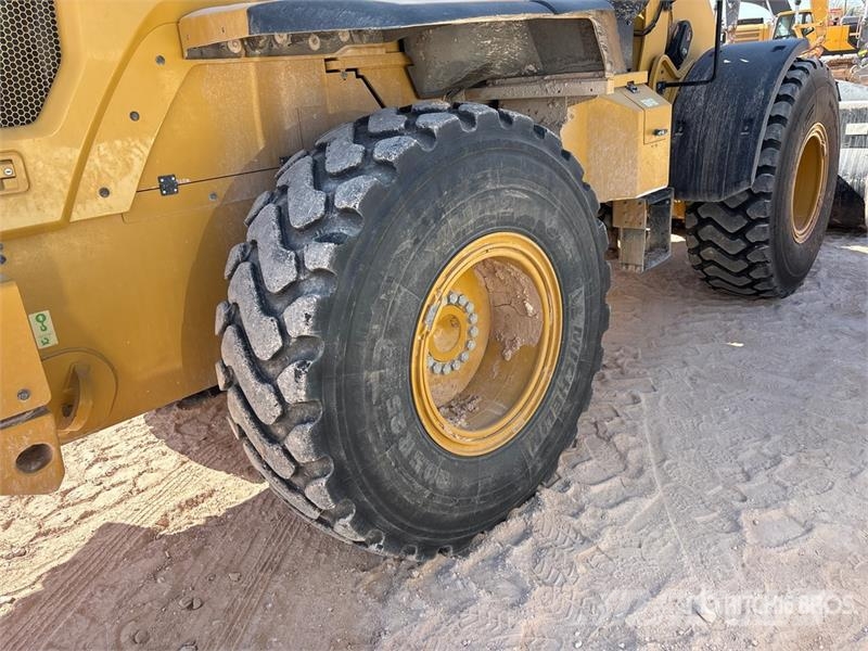 CAT 930M Kolesni nakladalci