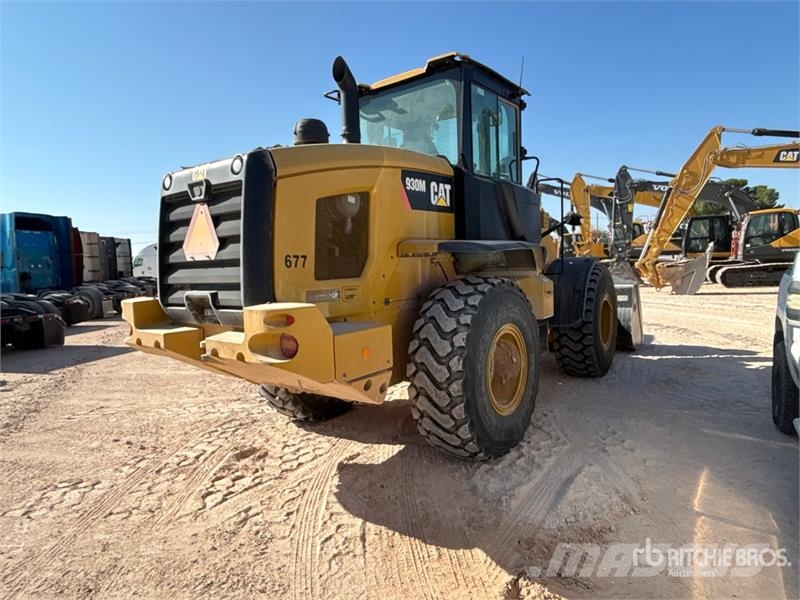 CAT 930M Kolesni nakladalci
