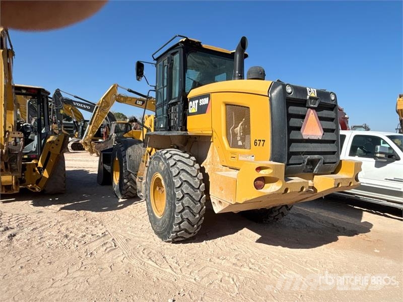 CAT 930M Kolesni nakladalci