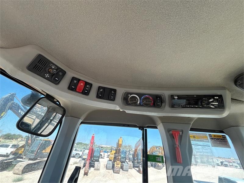 CAT 930M Kolesni nakladalci