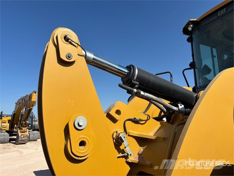 CAT 930M Kolesni nakladalci