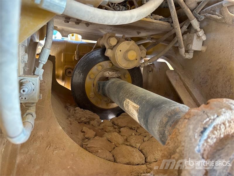 CAT 930M Kolesni nakladalci
