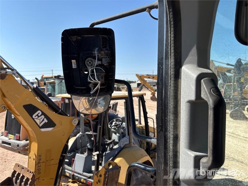CAT 930M Kolesni nakladalci
