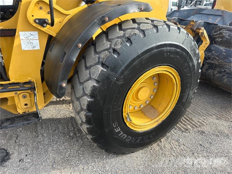 CAT 938M Rataslaadurid