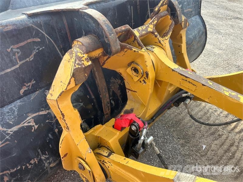 CAT 938M Rataslaadurid