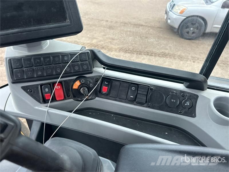 CAT 938M Kolesni nakladalci