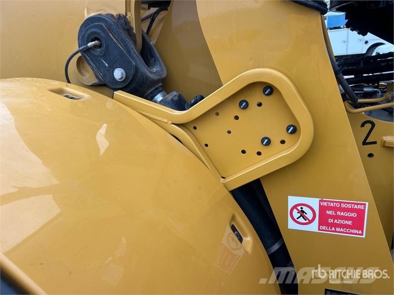CAT 938M Kolesni nakladalci