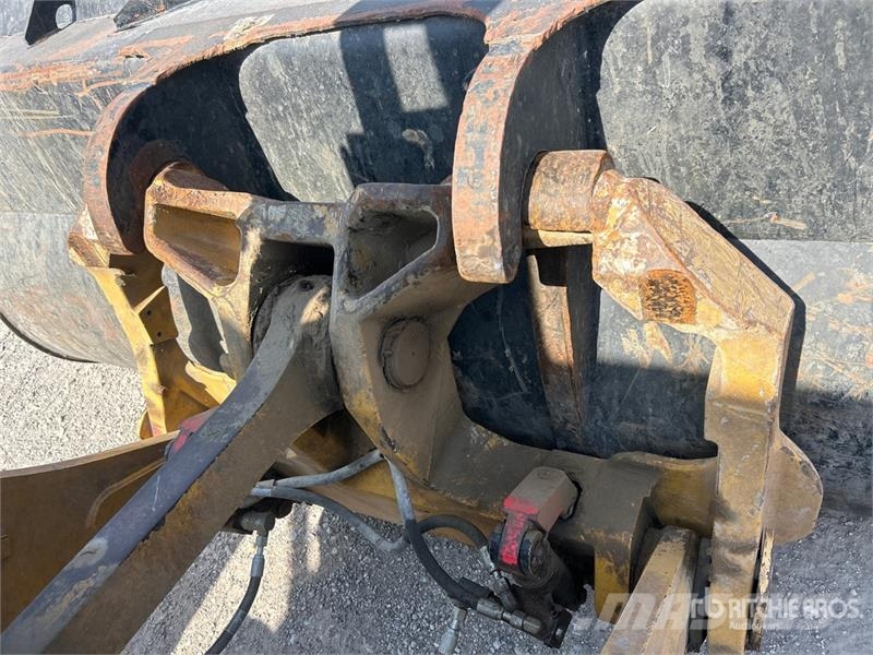 CAT 938M Gumikerekes homlokrakodók