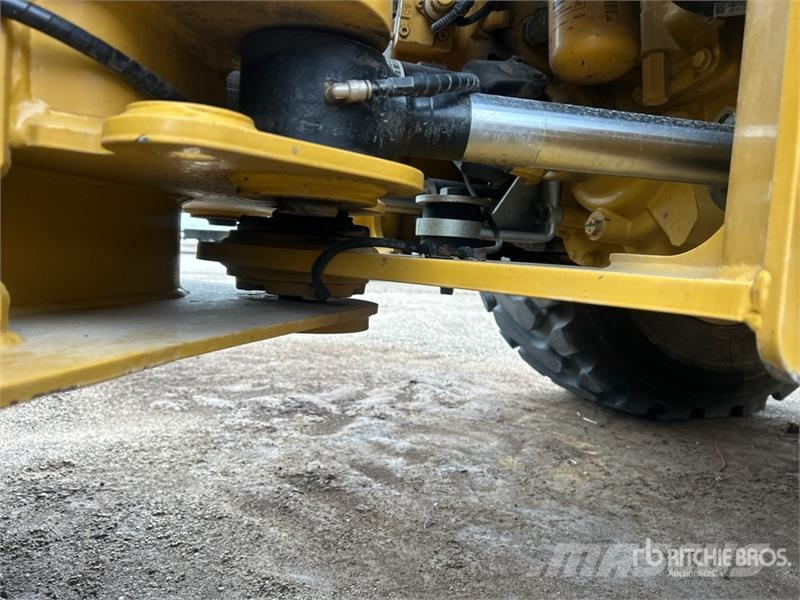 CAT 938M Kolesni nakladalci