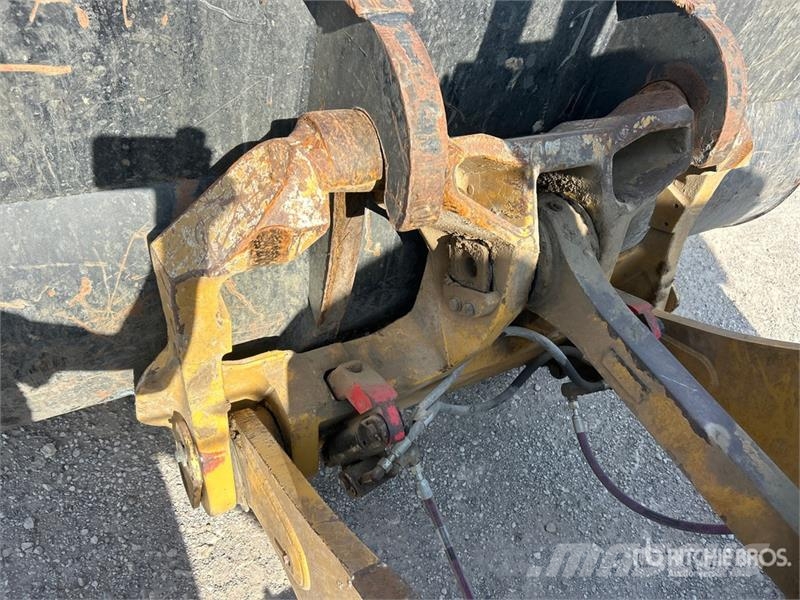 CAT 938M Gumikerekes homlokrakodók