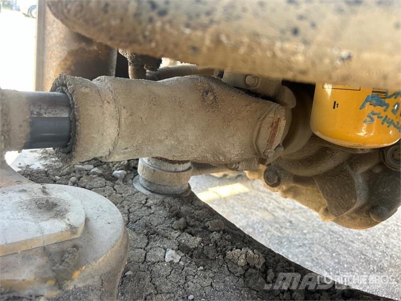 CAT 938M Gumikerekes homlokrakodók