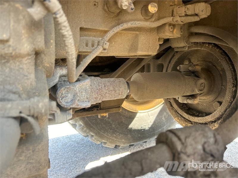 CAT 938M Gumikerekes homlokrakodók