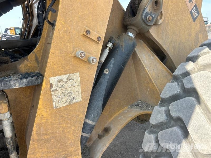 CAT 938M Gumikerekes homlokrakodók