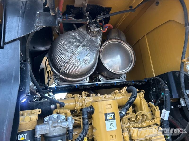 CAT 938M Kolesni nakladalci