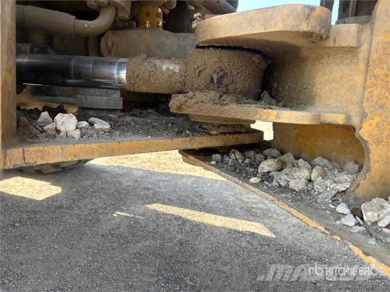 CAT 938M Gumikerekes homlokrakodók