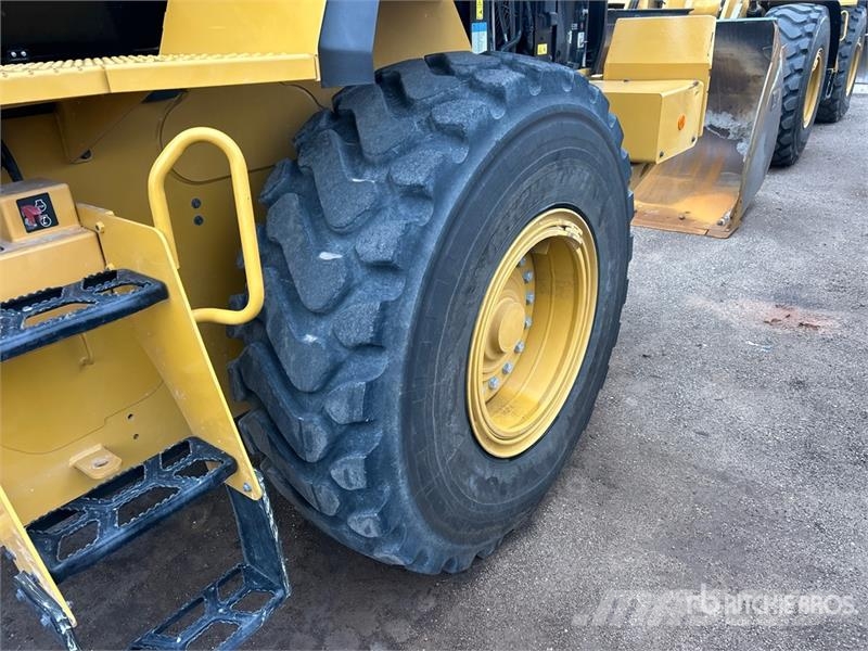CAT 938M Kolesni nakladalci