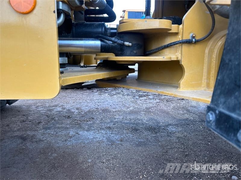 CAT 938M Kolesni nakladalci