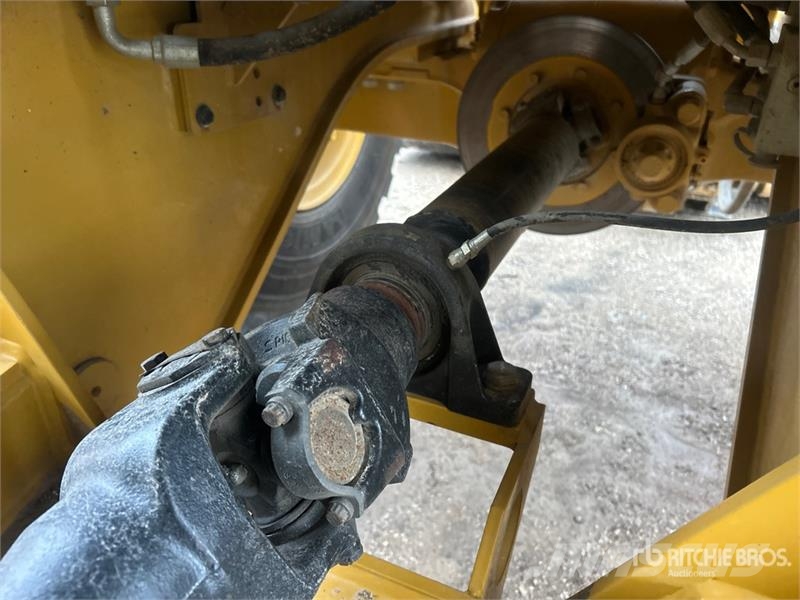 CAT 938M Kolesni nakladalci