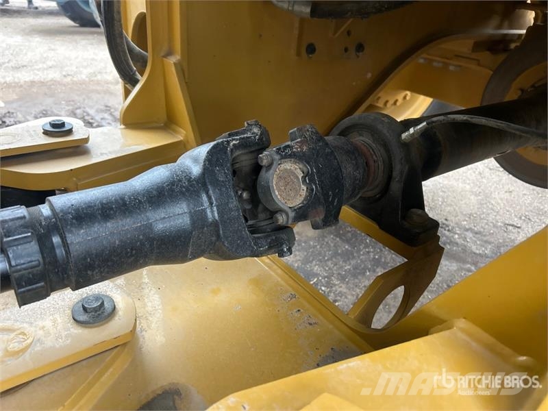 CAT 938M Kolesni nakladalci