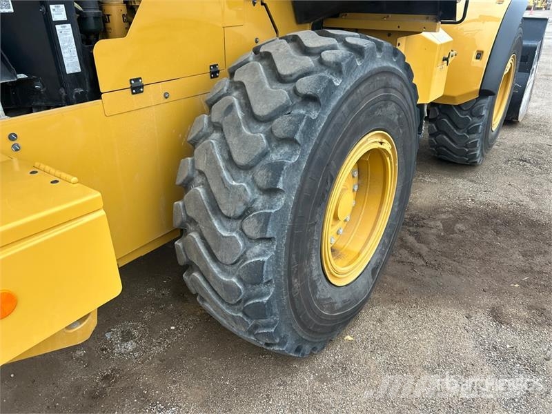 CAT 938M Kolesni nakladalci