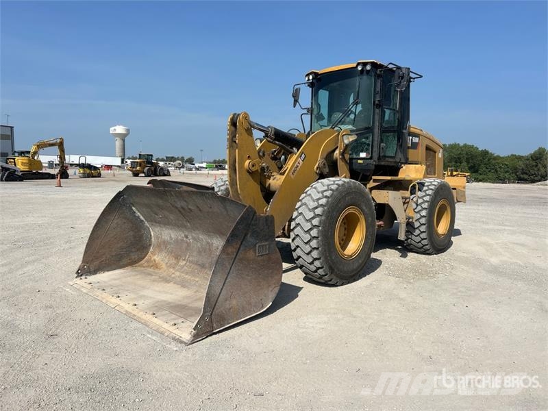 CAT 938M Gumikerekes homlokrakodók
