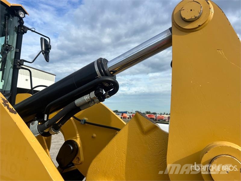 CAT 938M Rataslaadurid