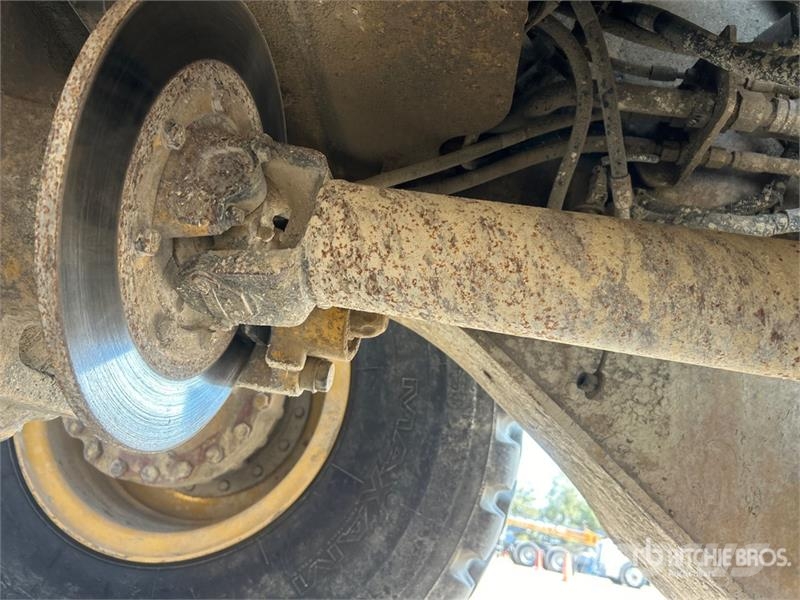 CAT 938M Gumikerekes homlokrakodók