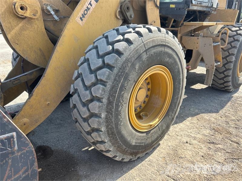 CAT 938M Gumikerekes homlokrakodók