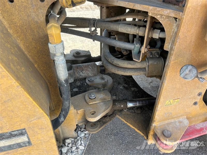 CAT 938M Gumikerekes homlokrakodók