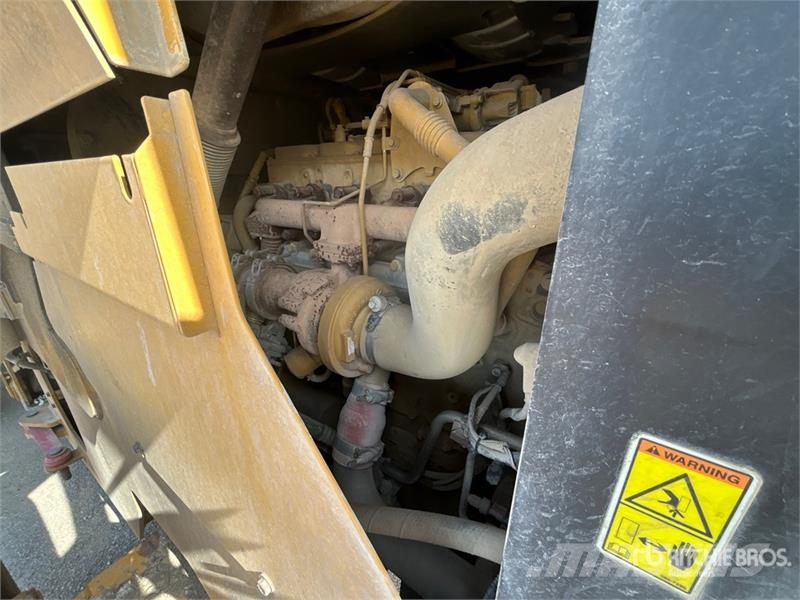 CAT 938M Gumikerekes homlokrakodók