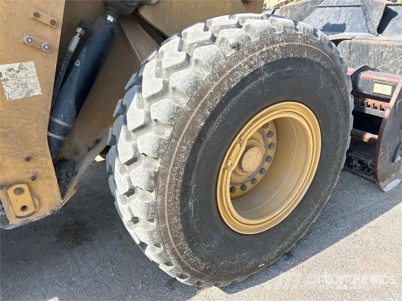 CAT 938M Gumikerekes homlokrakodók