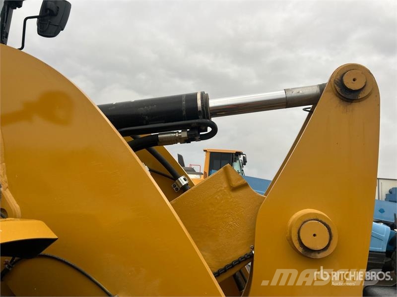 CAT 938M Kolesni nakladalci