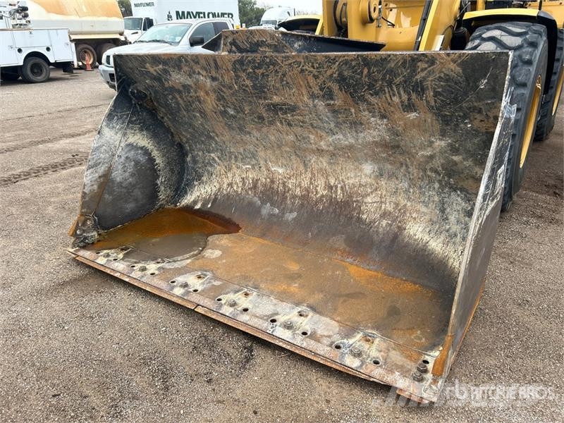 CAT 938M Kolesni nakladalci