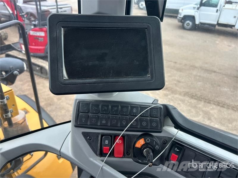 CAT 938M Kolesni nakladalci