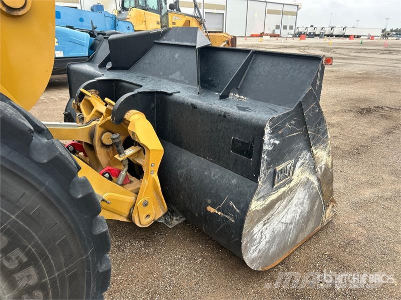 CAT 938M Kolesni nakladalci
