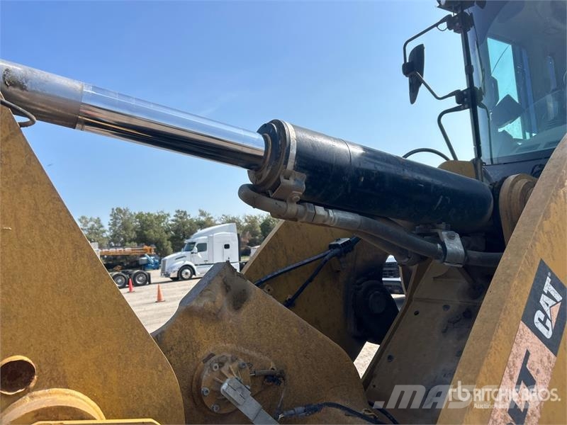 CAT 938M Gumikerekes homlokrakodók