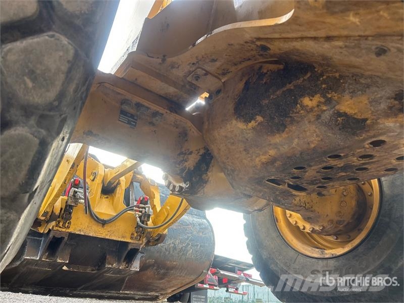 CAT 938M Rataslaadurid