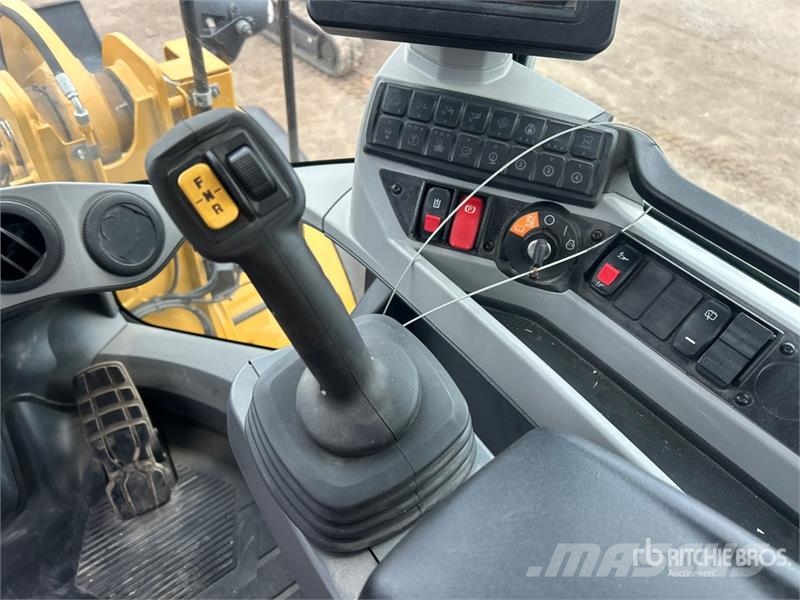 CAT 938M Kolesni nakladalci