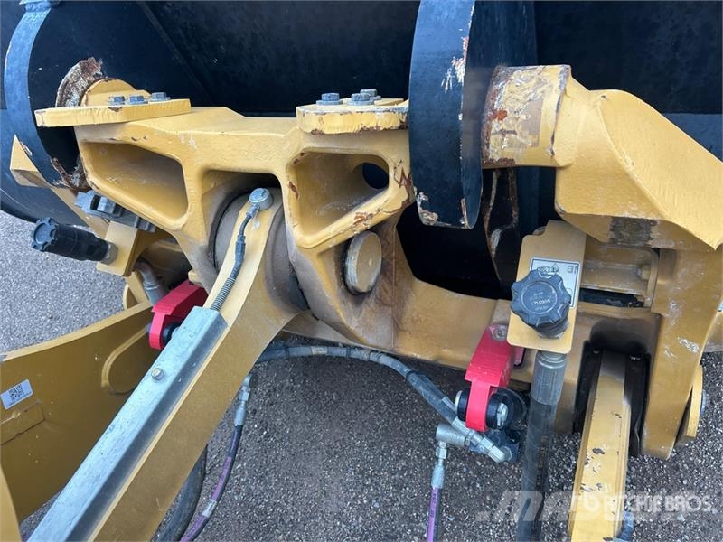 CAT 938M Kolesni nakladalci
