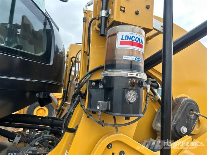 CAT 938M Kolesni nakladalci