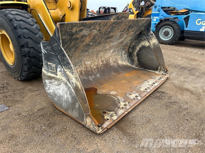 CAT 938M Kolesni nakladalci