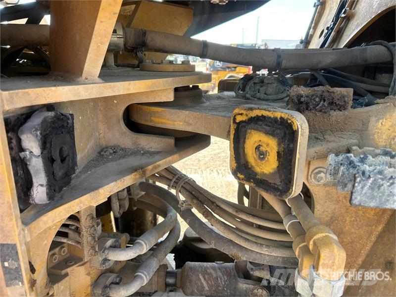 CAT 938M Gumikerekes homlokrakodók