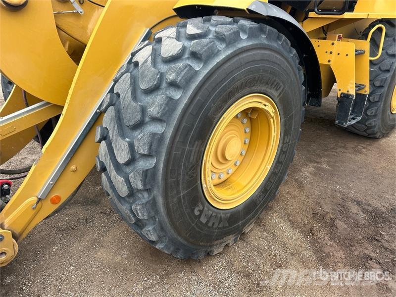 CAT 938M Kolesni nakladalci