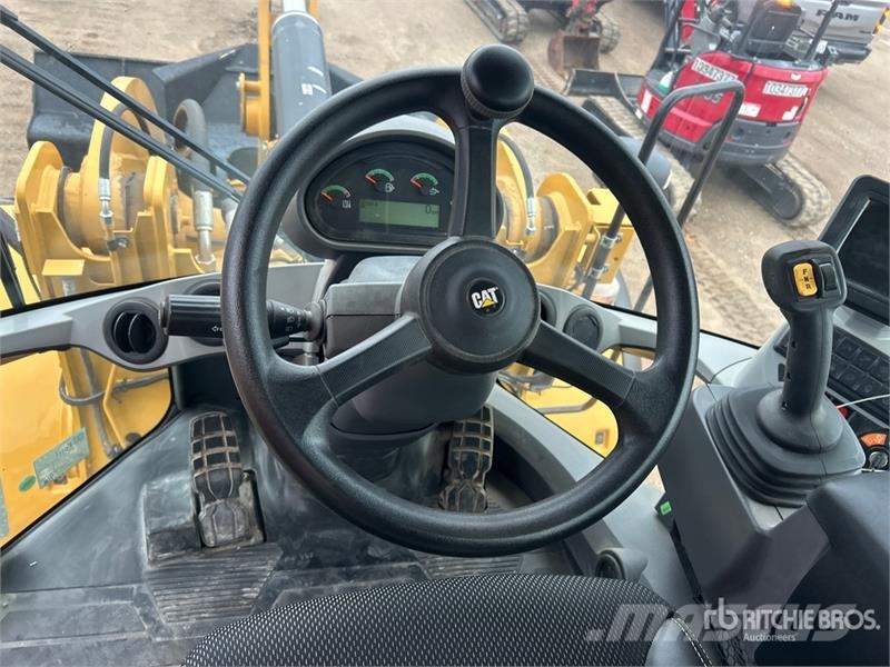 CAT 938M Kolesni nakladalci
