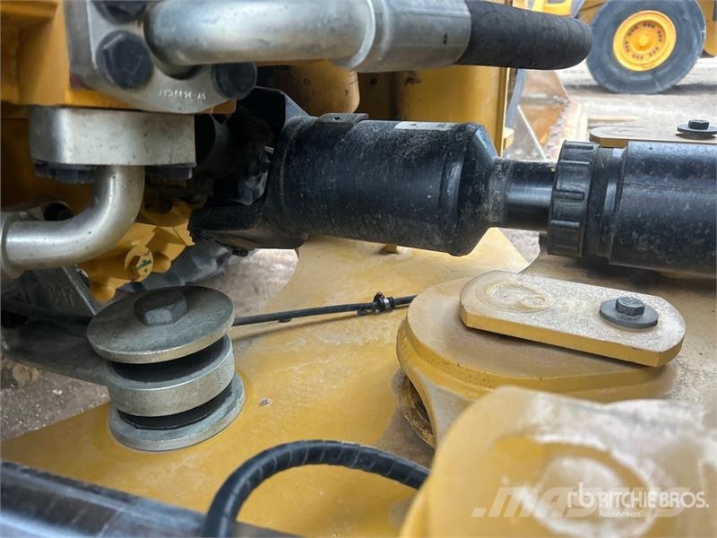 CAT 938M Kolesni nakladalci