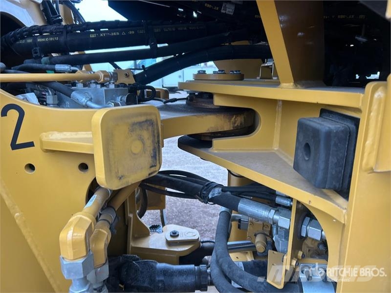 CAT 938M Kolesni nakladalci