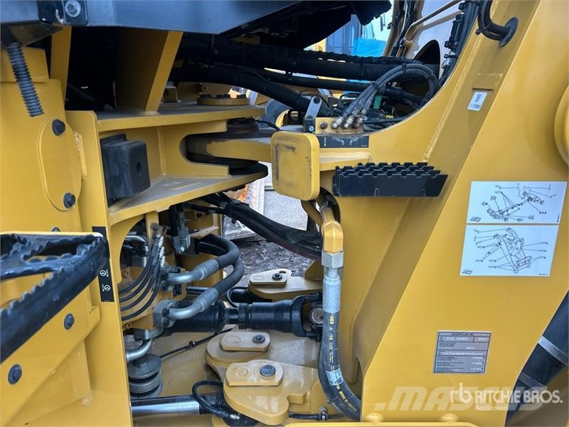 CAT 938M Kolesni nakladalci