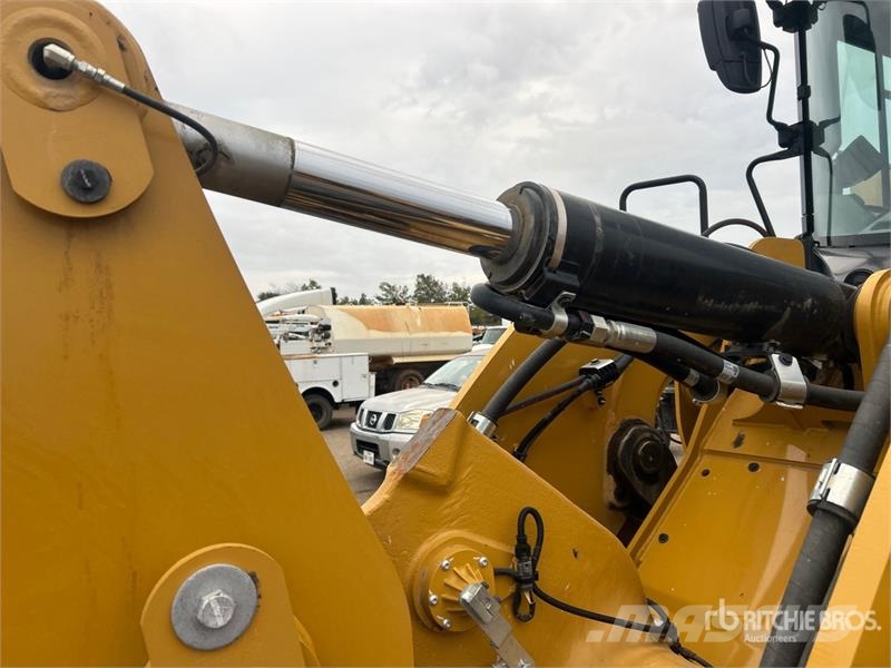 CAT 938M Kolesni nakladalci
