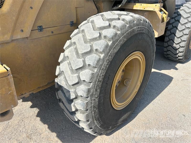 CAT 938M Gumikerekes homlokrakodók